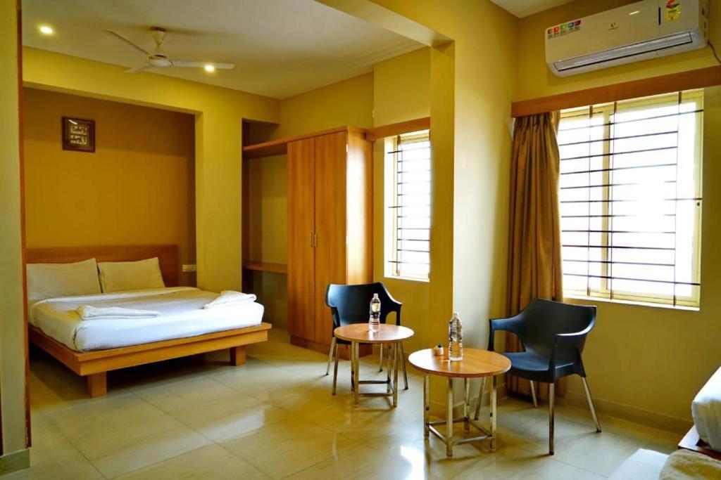 Samasth Rooms And Suits Mysore Exterior photo